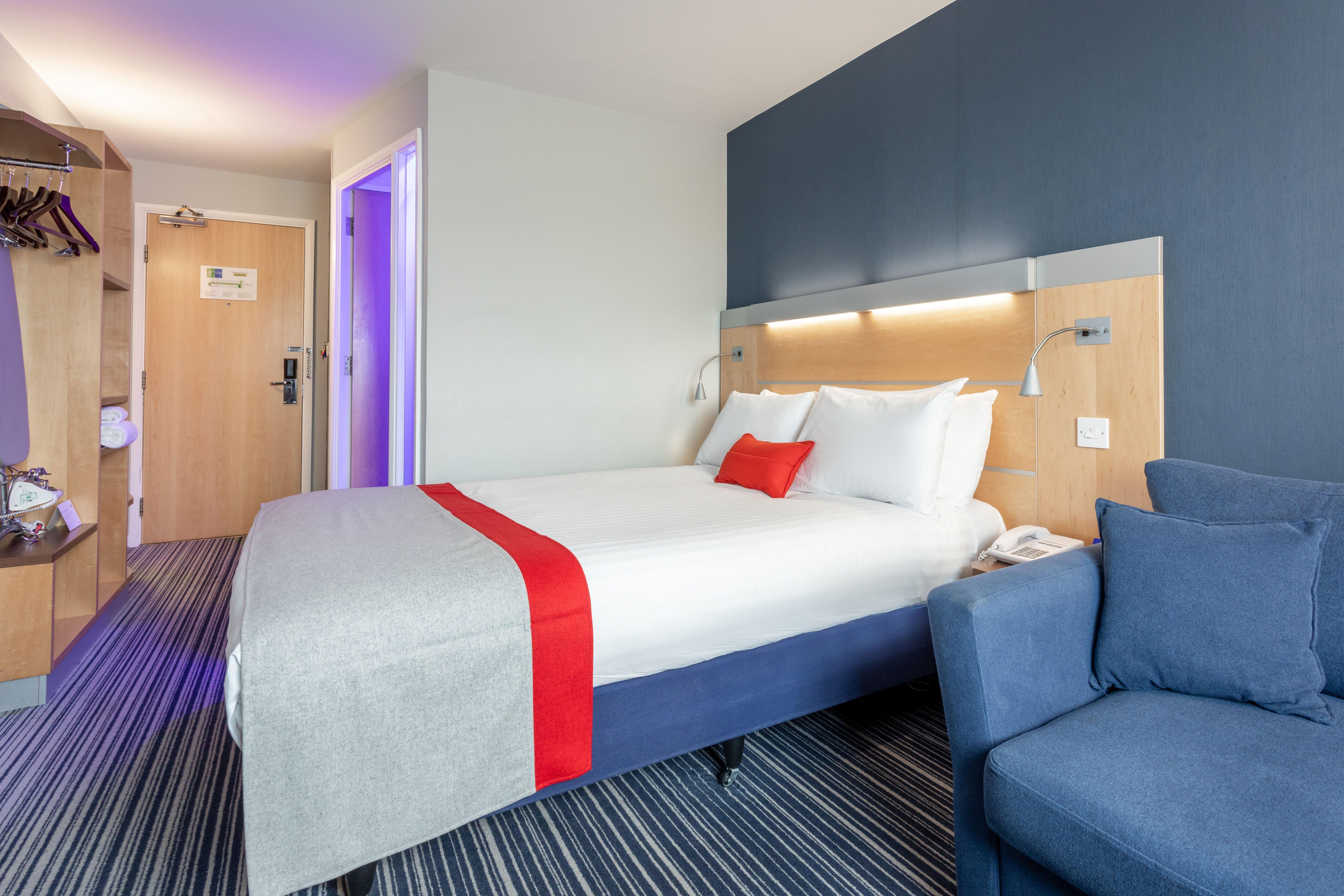 Holiday Inn Express Dunfermline By Ihg Extérieur photo